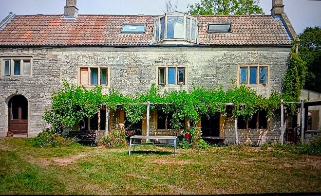 Farmhouse & Cottage